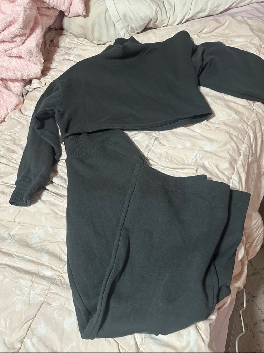 Alo set fleece